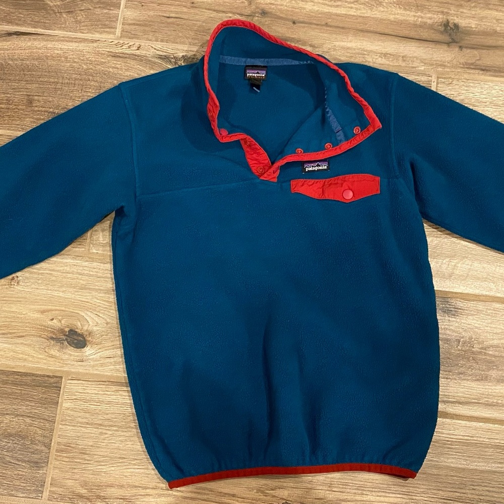 Patagonia Boys lightweight Synchilla Teal and Red fleece pullover